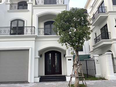 Xem phong thủy chọn mua nhà cho khách ở Vinhomes Cầu Rào